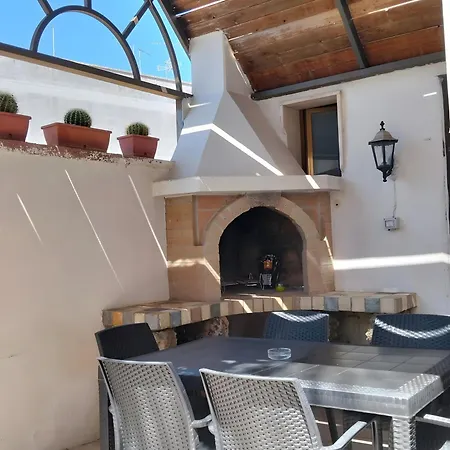 Chanel מונטרוני די לצ'ה